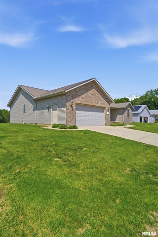 20 Ashwood Lane, Pekin, IL 61554