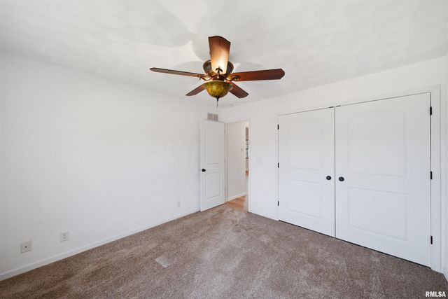 20 Ashwood Lane, Pekin, IL 61554