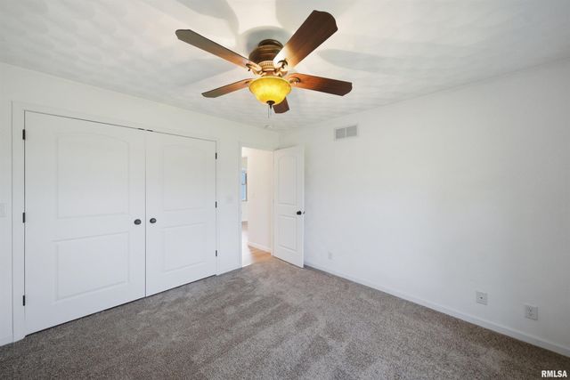 20 Ashwood Lane, Pekin, IL 61554