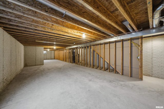 20 Ashwood Lane, Pekin, IL 61554