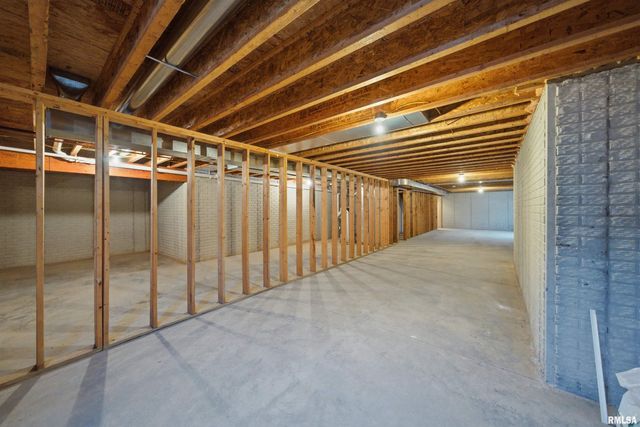 20 Ashwood Lane, Pekin, IL 61554