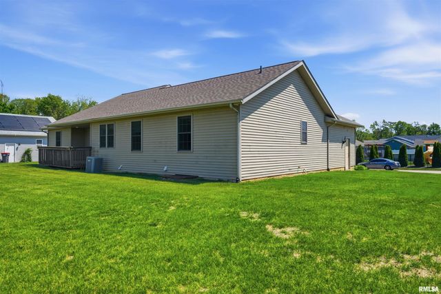 20 Ashwood Lane, Pekin, IL 61554