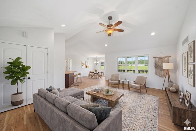 20 Ashwood Lane, Pekin, IL 61554