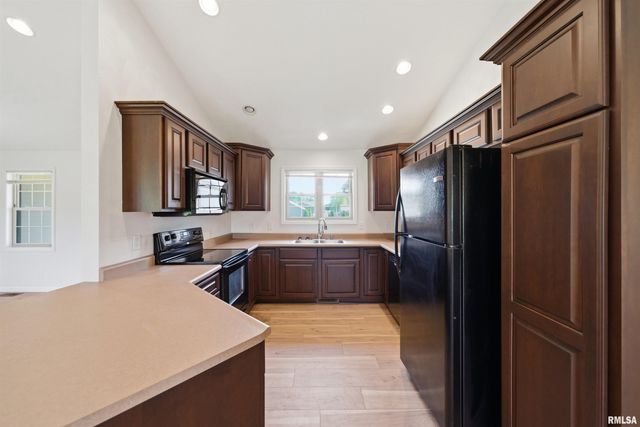 20 Ashwood Lane, Pekin, IL 61554