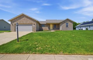 20 Ashwood Lane, Pekin, IL 61554