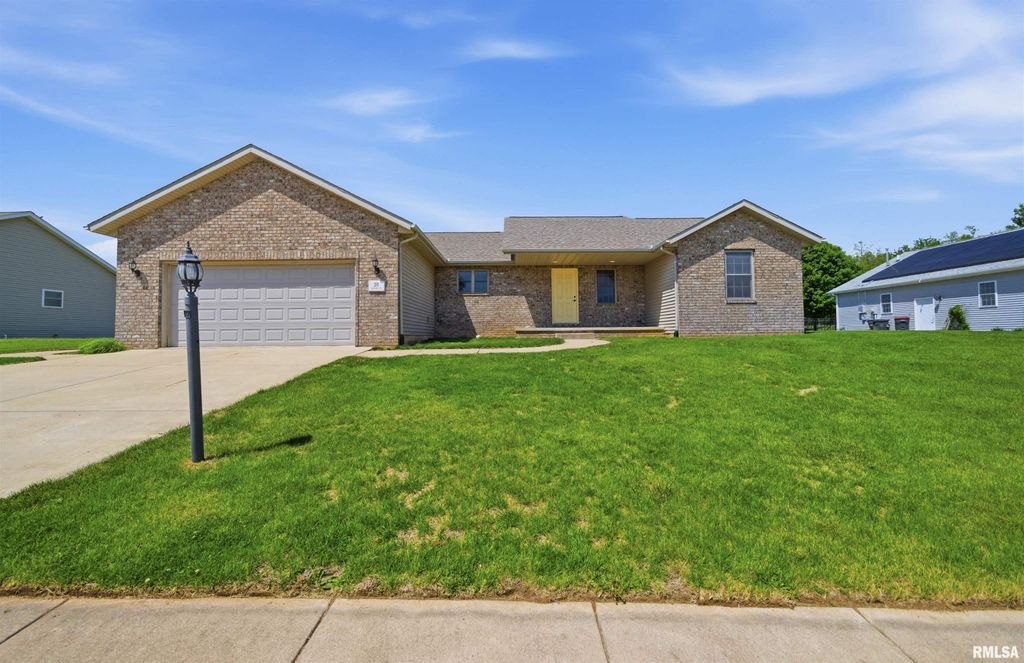 20 Ashwood Lane, Pekin, IL 61554