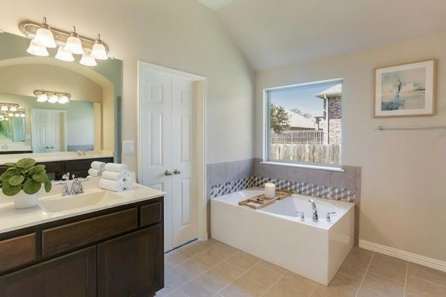 142 Venice CV, Austin, TX 78737