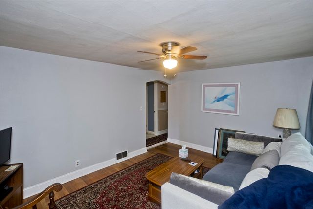 135 Prentice, Springfield, MA 01104