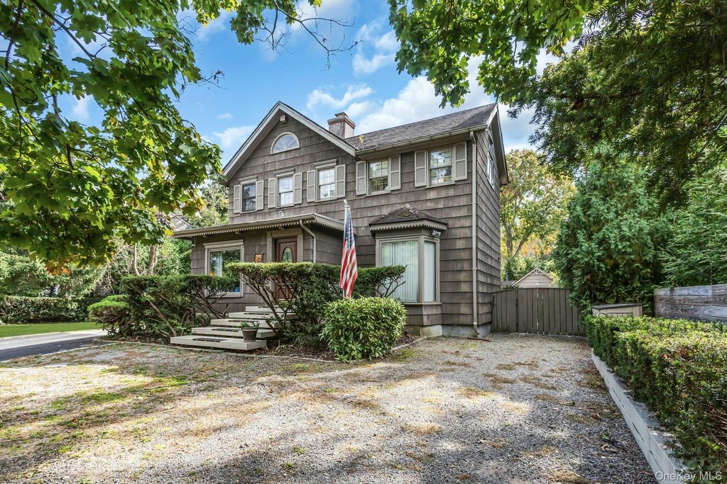 126 Harbor Hill Road, Roslyn Heights, NY 11577 — photo 3