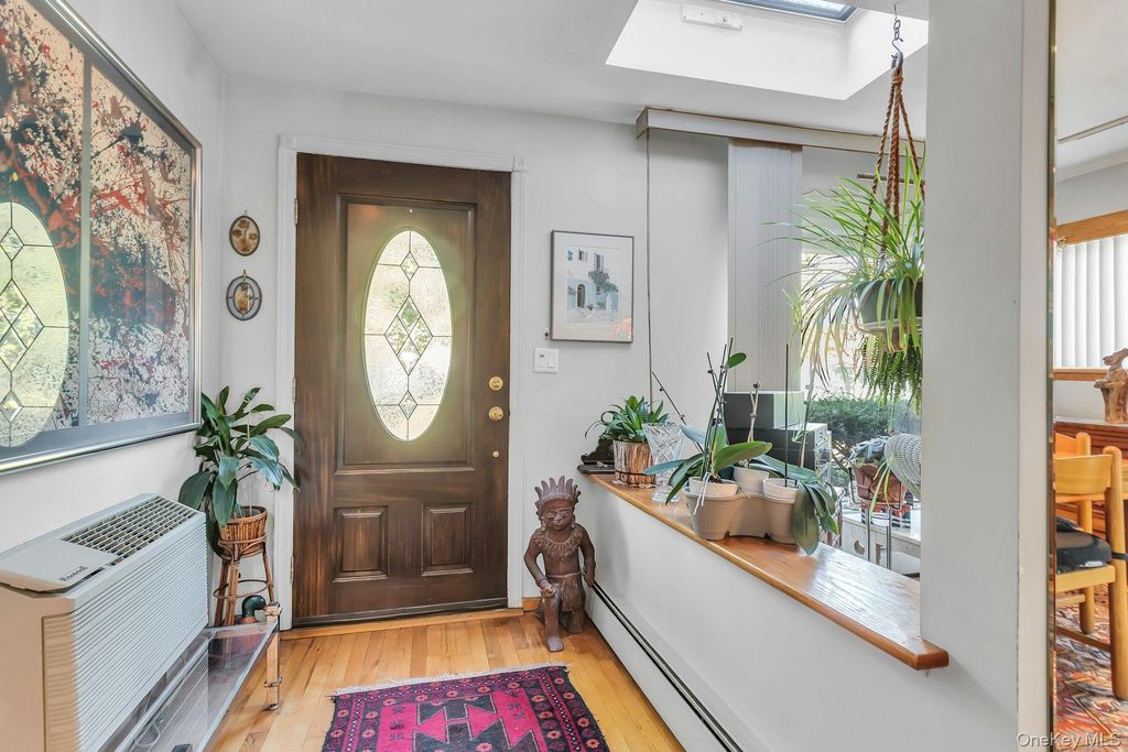 126 Harbor Hill Road, Roslyn Heights, NY 11577 — photo 4