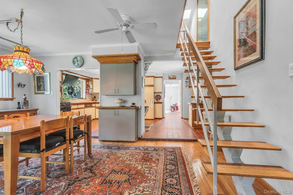 126 Harbor Hill Road, Roslyn Heights, NY 11577 — photo 5