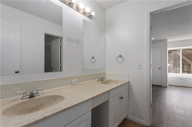 8949 Hauser Street, Lenexa, KS 66215