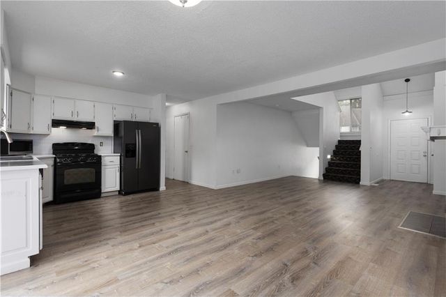 8949 Hauser Street, Lenexa, KS 66215