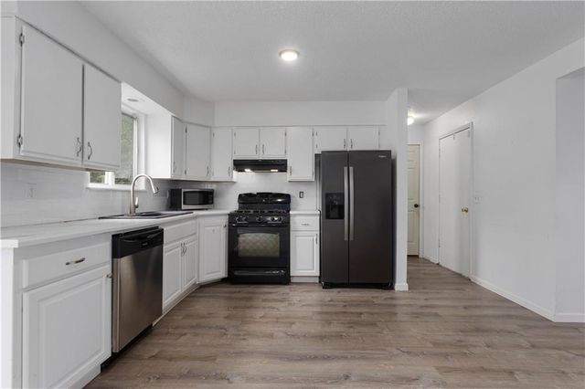 8949 Hauser Street, Lenexa, KS 66215