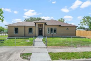 1025 Beechcraft Ave, Corpus Christi, TX 78405