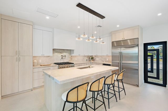 385 Linda Lane, West Palm Beach, FL 33405