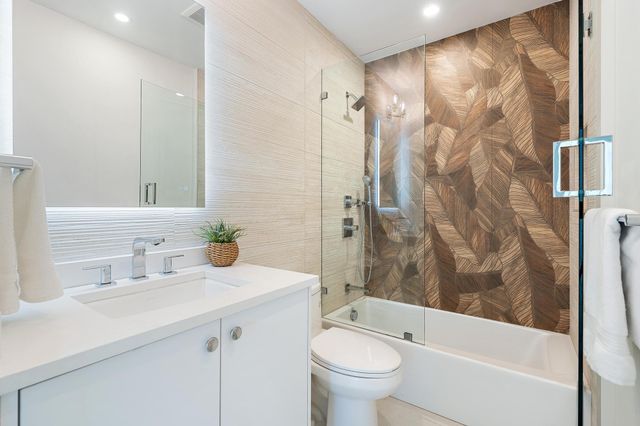 385 Linda Lane, West Palm Beach, FL 33405