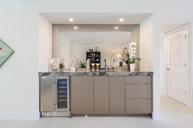 385 Linda Lane, West Palm Beach, FL 33405