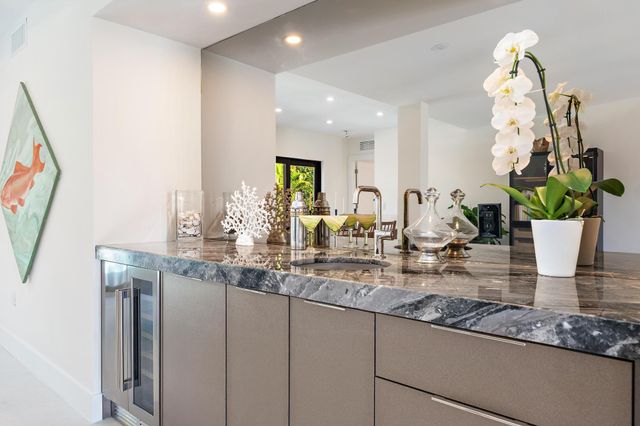 385 Linda Lane, West Palm Beach, FL 33405