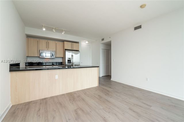 79 SW 12th St 2602-S, Miami, FL 33130
