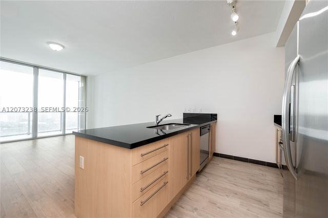 79 SW 12th St 2602-S, Miami, FL 33130