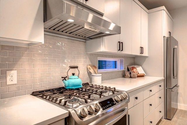 916 E 50th ST 1, Austin, TX 78751