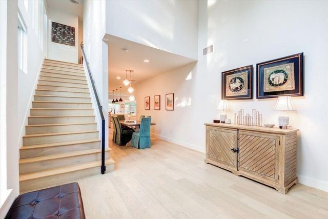 916 E 50th ST 1, Austin, TX 78751