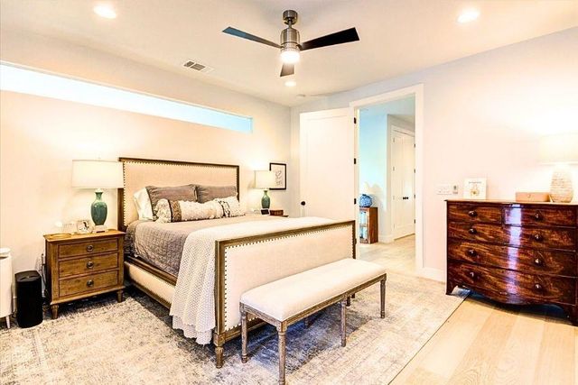 916 E 50th ST 1, Austin, TX 78751
