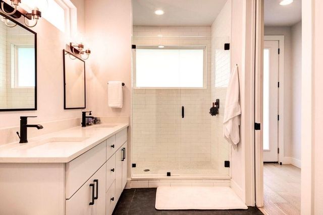 916 E 50th ST 1, Austin, TX 78751