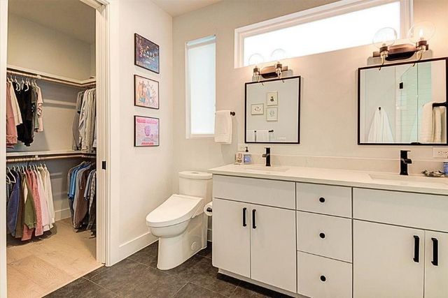 916 E 50th ST 1, Austin, TX 78751