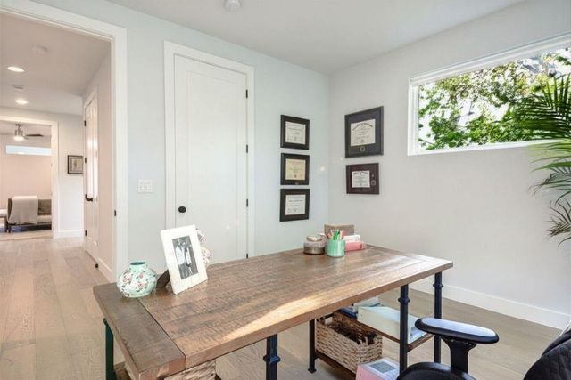 916 E 50th ST 1, Austin, TX 78751