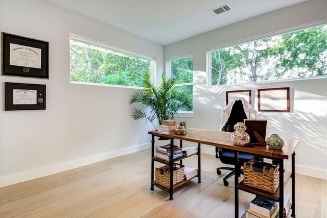 916 E 50th ST 1, Austin, TX 78751