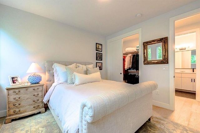 916 E 50th ST 1, Austin, TX 78751