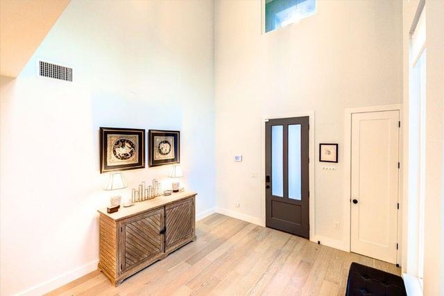 916 E 50th ST 1, Austin, TX 78751