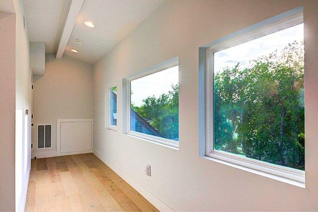 916 E 50th ST 1, Austin, TX 78751