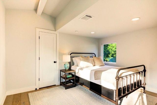 916 E 50th ST 1, Austin, TX 78751