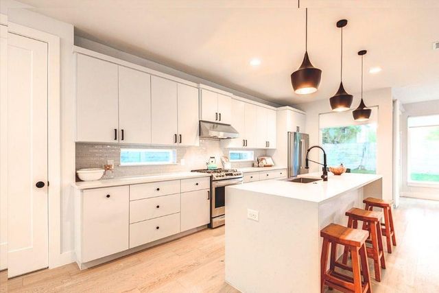 916 E 50th ST 1, Austin, TX 78751