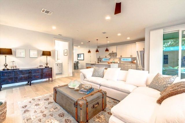 916 E 50th ST 1, Austin, TX 78751