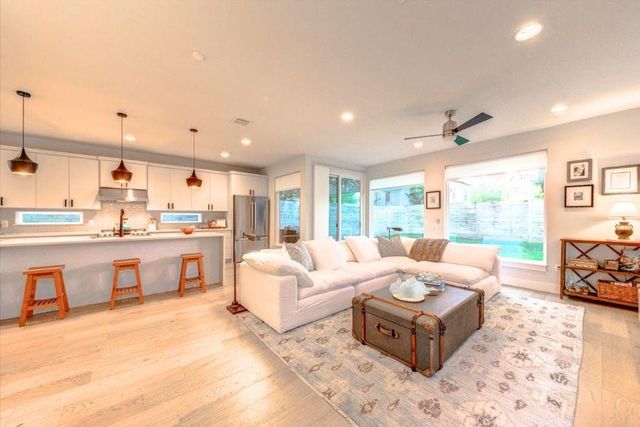 916 E 50th ST 1, Austin, TX 78751