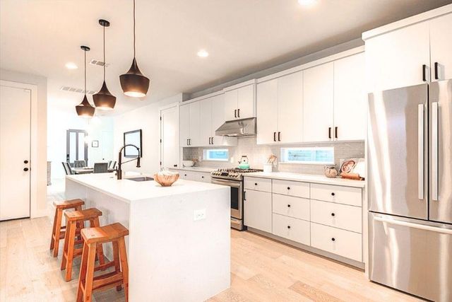 916 E 50th ST 1, Austin, TX 78751
