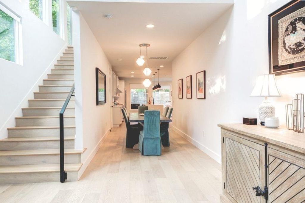 916 E 50th ST 1, Austin, TX 78751