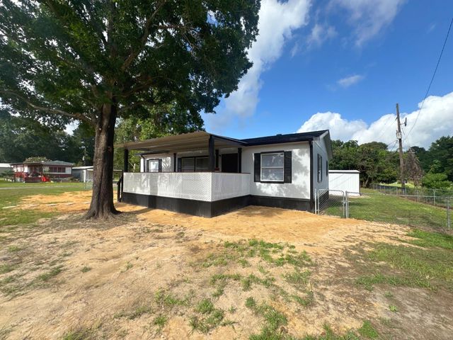 272 Lakewood Drive, Trinity, TX 75862