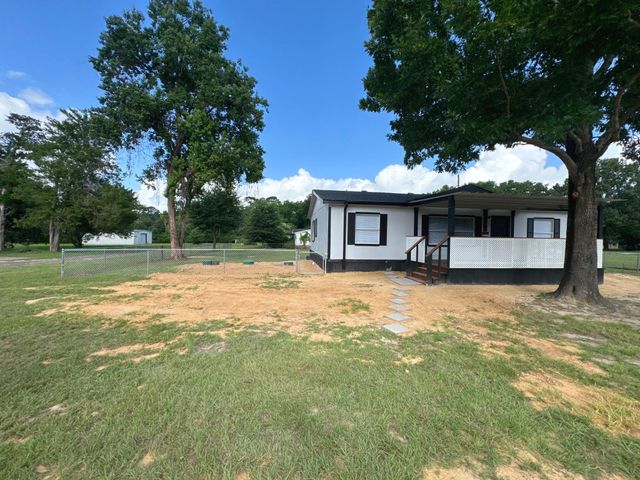 272 Lakewood Drive, Trinity, TX 75862