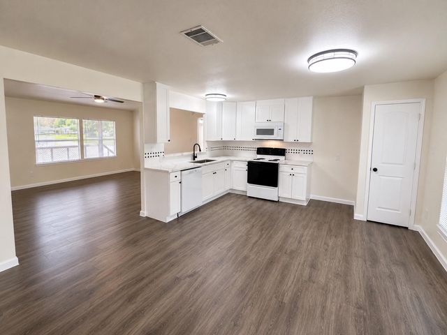 272 Lakewood Drive, Trinity, TX 75862