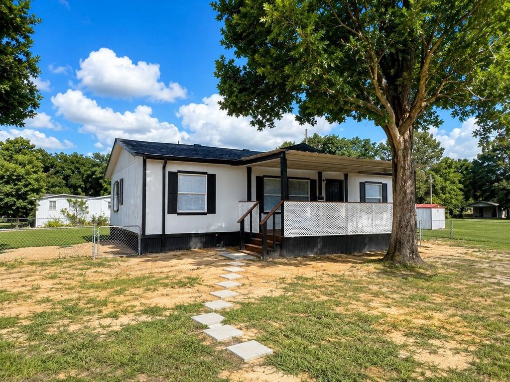 272 Lakewood Drive, Trinity, TX 75862