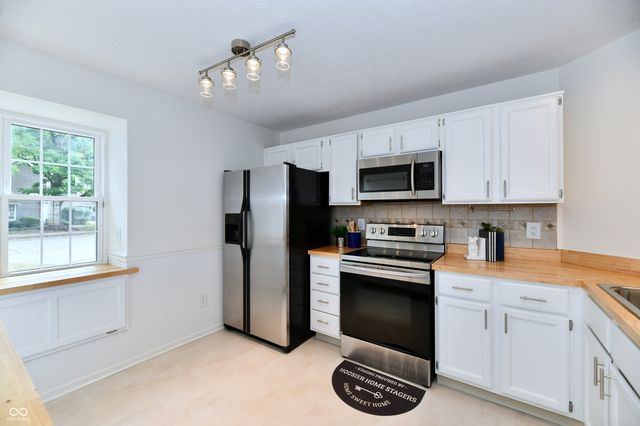 7802 Harbour, Indianapolis, IN 46240