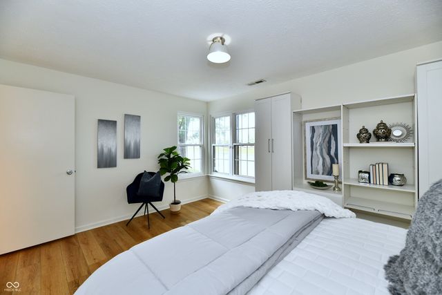 7802 Harbour, Indianapolis, IN 46240