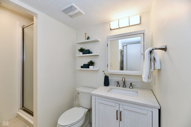 7802 Harbour, Indianapolis, IN 46240