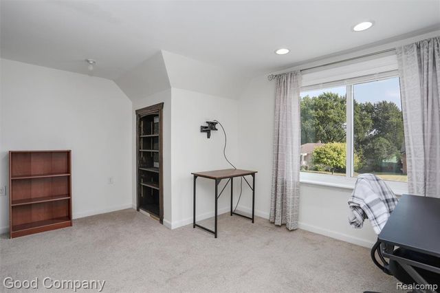 1727 E Elza Avenue, Hazel Park, MI 48030