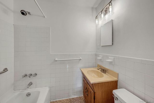 2261 Palmer Avenue 2M, New Rochelle, NY 10801